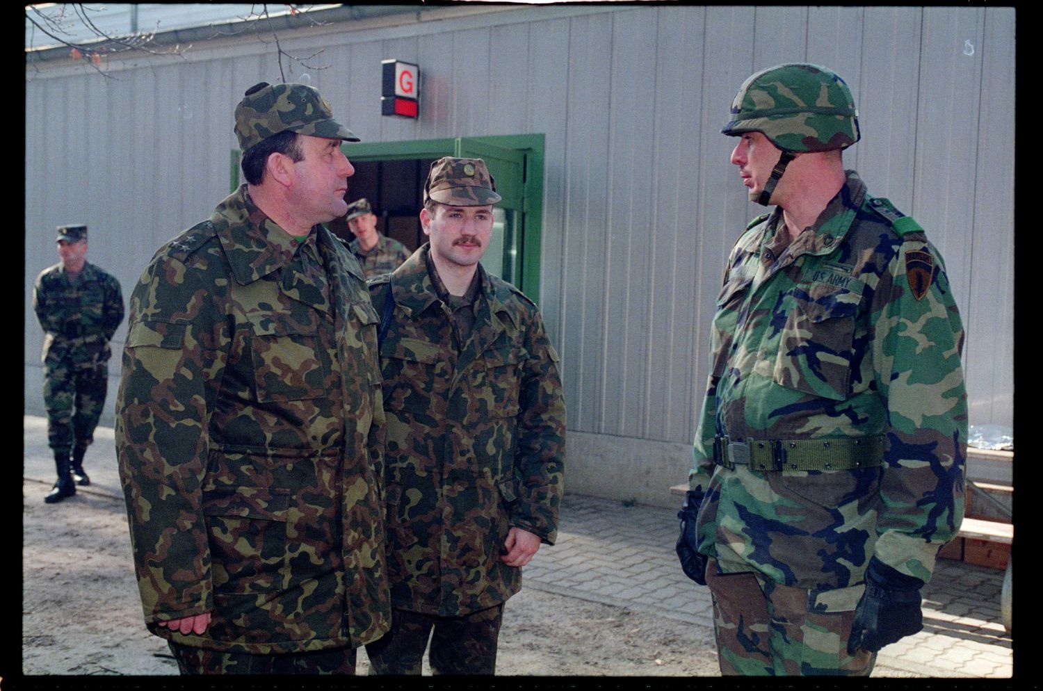 Fotografie: Besuch von Offizieren der russischen Berlin Brigade auf dem Schießplatz Rose Range der U.S. Army Berlin in Berlin-Wannsee