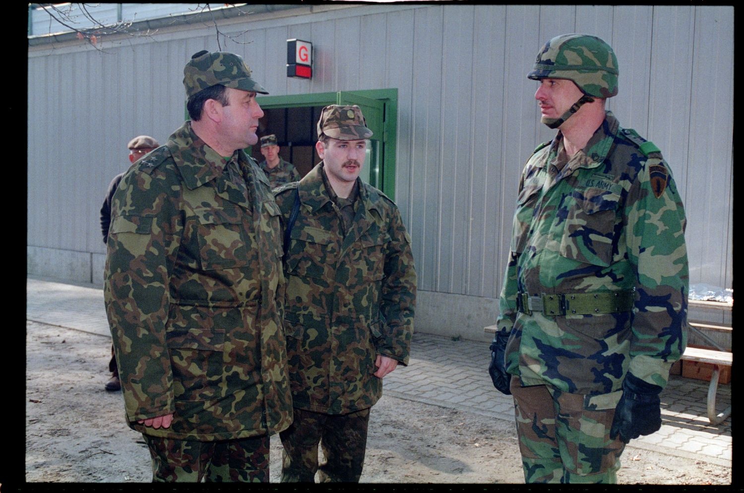 Fotografie: Besuch von Offizieren der russischen Berlin Brigade auf dem Schießplatz Rose Range der U.S. Army Berlin in Berlin-Wannsee