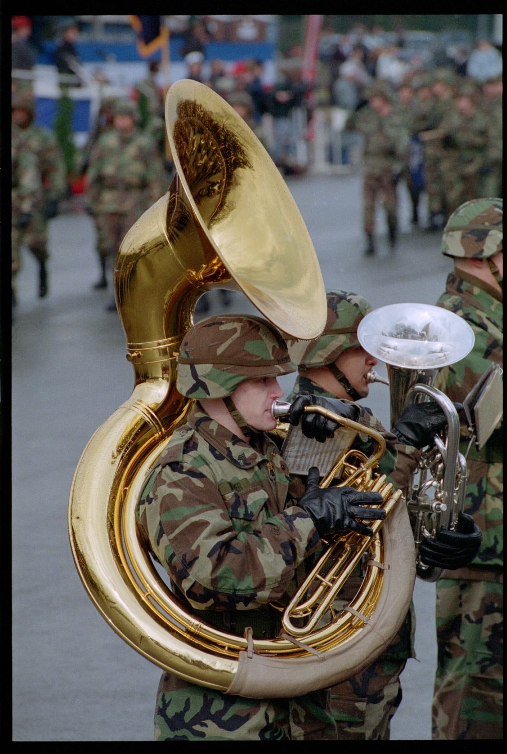 Fotografie: Verleihung des Fahnenbandes der Bundesrepublik Deutschland an Einheiten der U.S. Army Berlin in Berlin-Lichterfelde