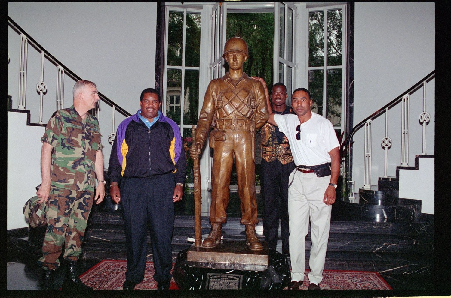 Fotografie: Besuch der Minnesota Vikings in den Lucius D. Clay Headquarters in Berlin-Dahlem