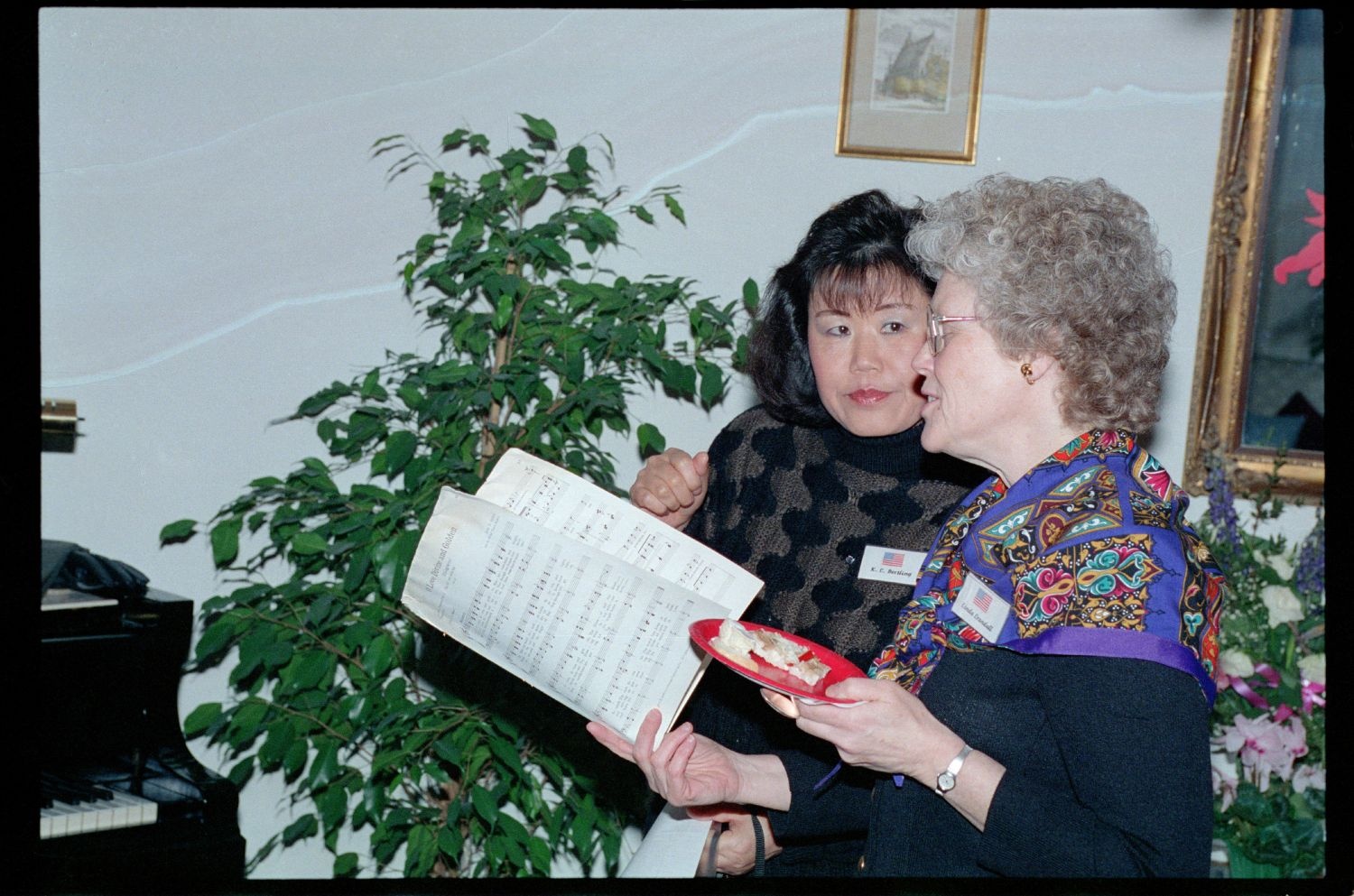 Fotografie: "St. Valentine’s Coffee Morning" der Allied Wives in der Residenz von Colonel Alfred W. Baker in Berlin-Dahlem