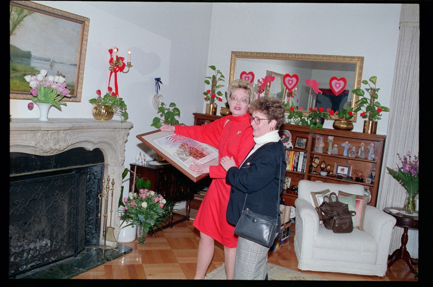 Fotografie: "St. Valentine’s Coffee Morning" der Allied Wives in der Residenz von Colonel Alfred W. Baker in Berlin-Dahlem