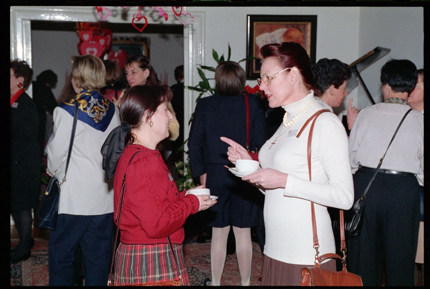 Fotografie: "St. Valentine’s Coffee Morning" der Allied Wives in der Residenz von Colonel Alfred W. Baker in Berlin-Dahlem