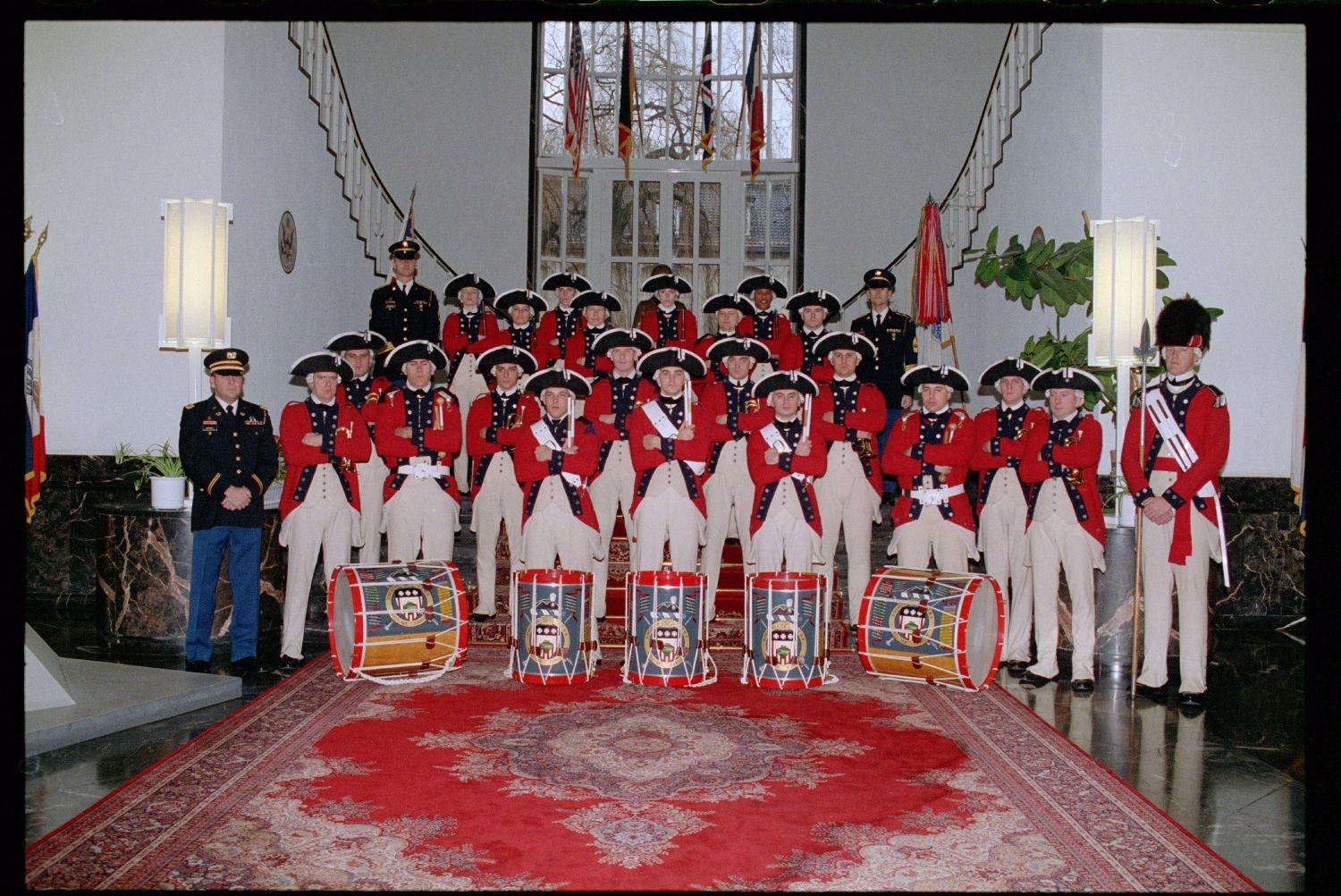 Fotografie: Besuch des Old Guard Fife and Drum Corps in den Lucius D. Clay Headquarters in Berlin-Dahlem