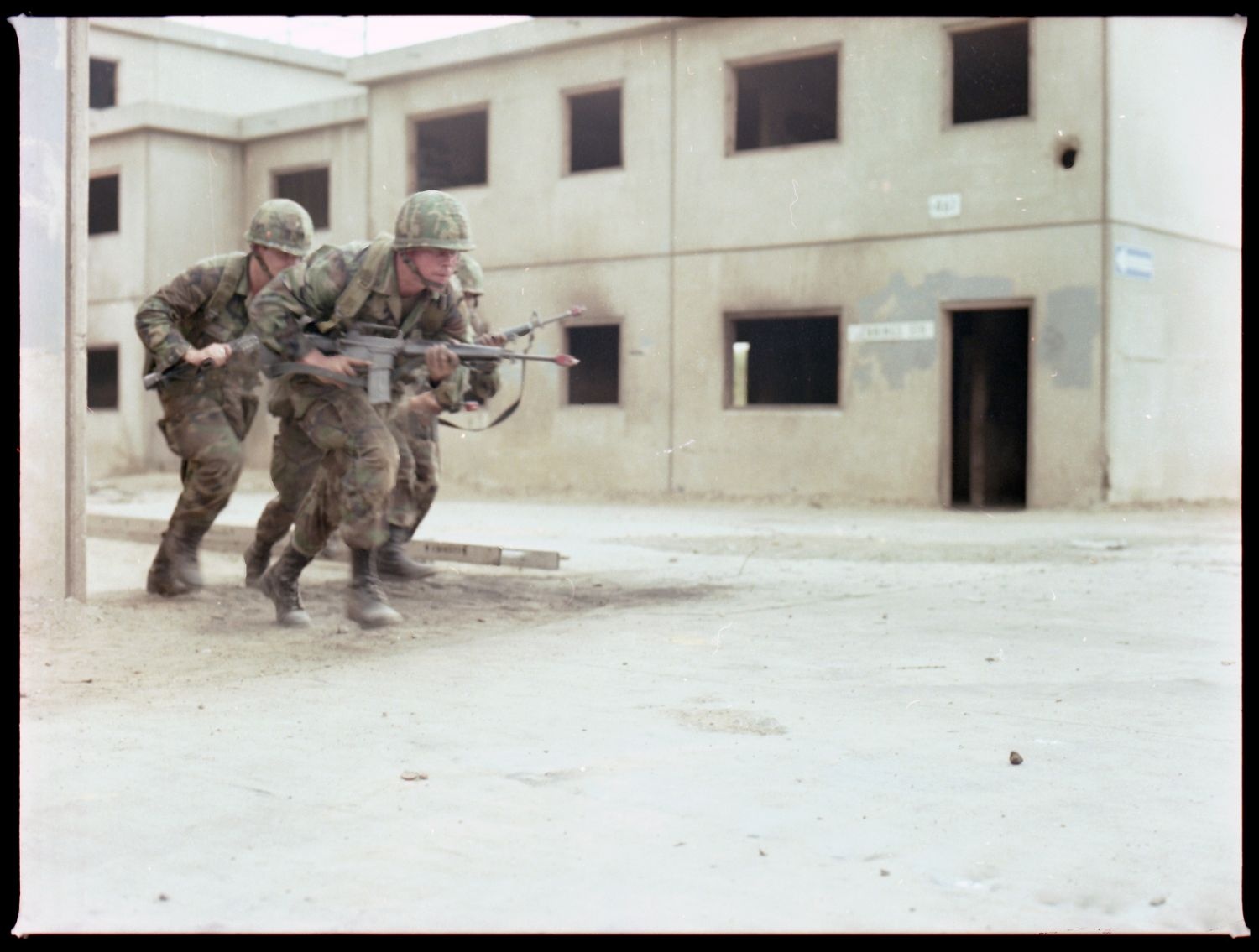 Fotografie: Häuserkampfübung der U.S. Army Berlin Brigade in Parks Range in Berlin-Lichterfelde