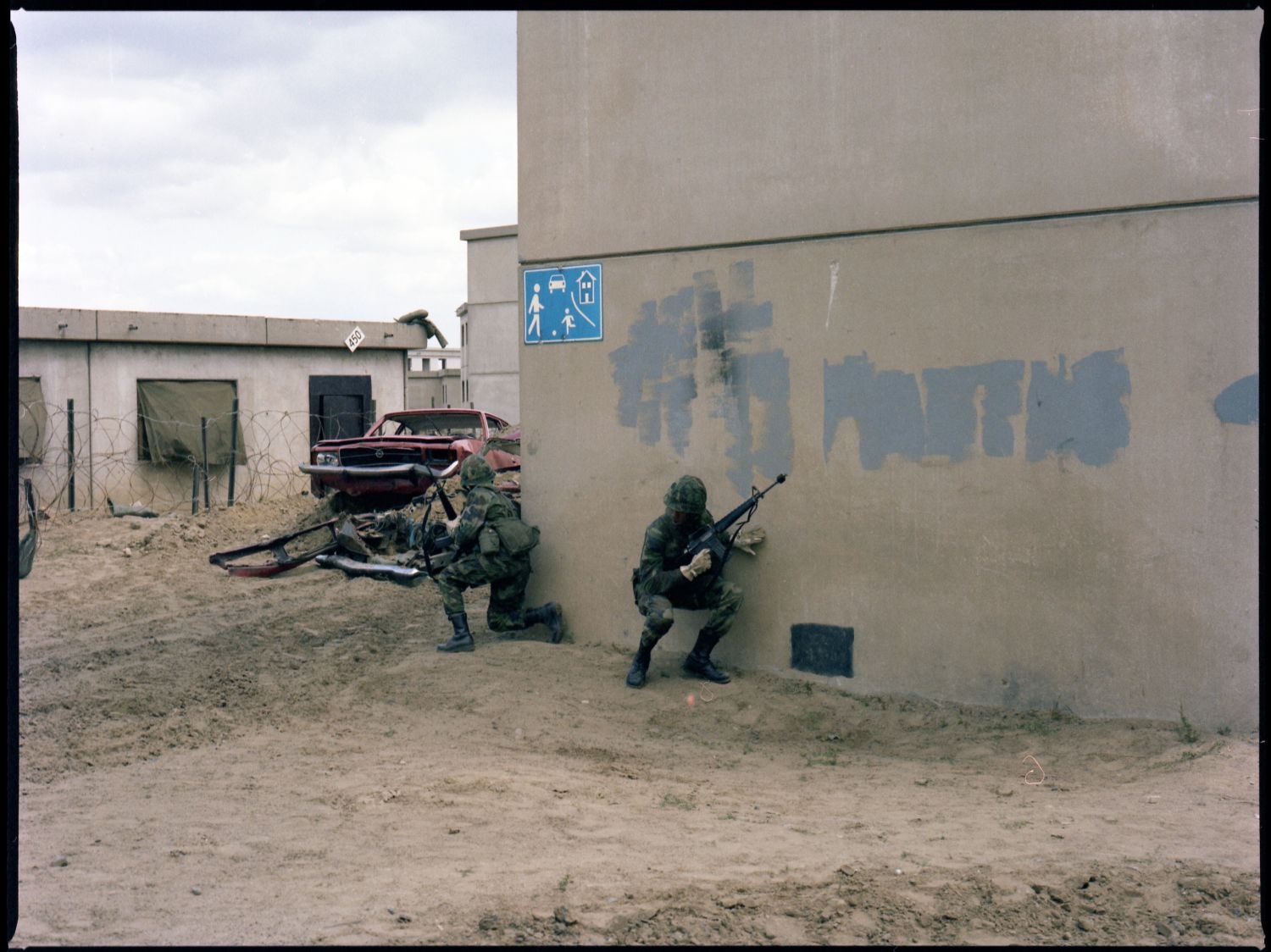 Fotografie: Häuserkampfübung der U.S. Army Berlin Brigade in Parks Range in Berlin-Lichterfelde