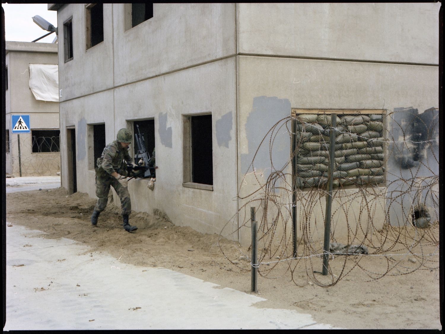 Fotografie: Häuserkampfübung der U.S. Army Berlin Brigade in Parks Range in Berlin-Lichterfelde