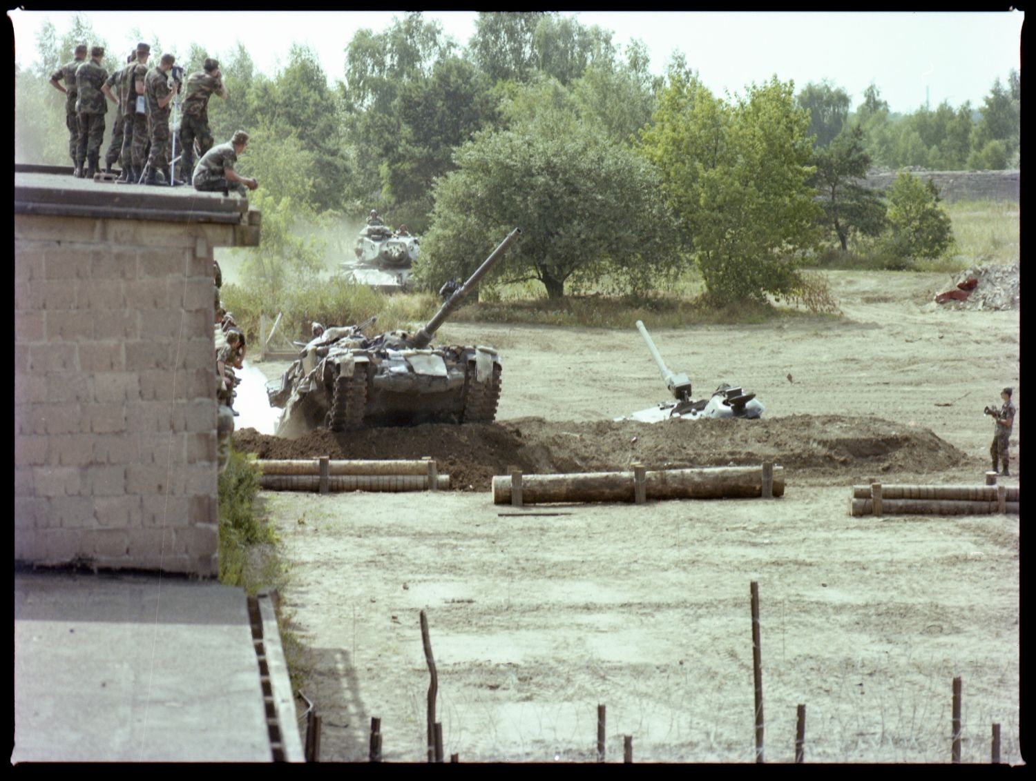 Fotografie: Häuserkampfübung der U.S. Army Berlin Brigade in Parks Range in Berlin-Lichterfelde