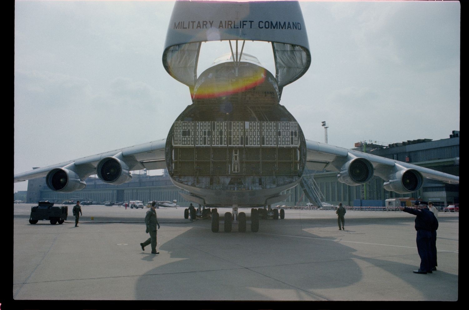 Fotografie: Tag der offenen Tür auf der Tempelhof Air Base in Berlin-Tempelhof