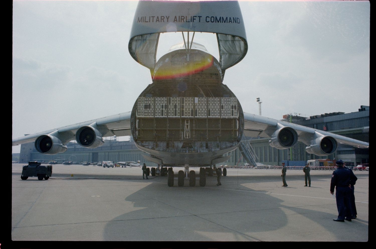 Fotografie: Tag der offenen Tür auf der Tempelhof Air Base in Berlin-Tempelhof