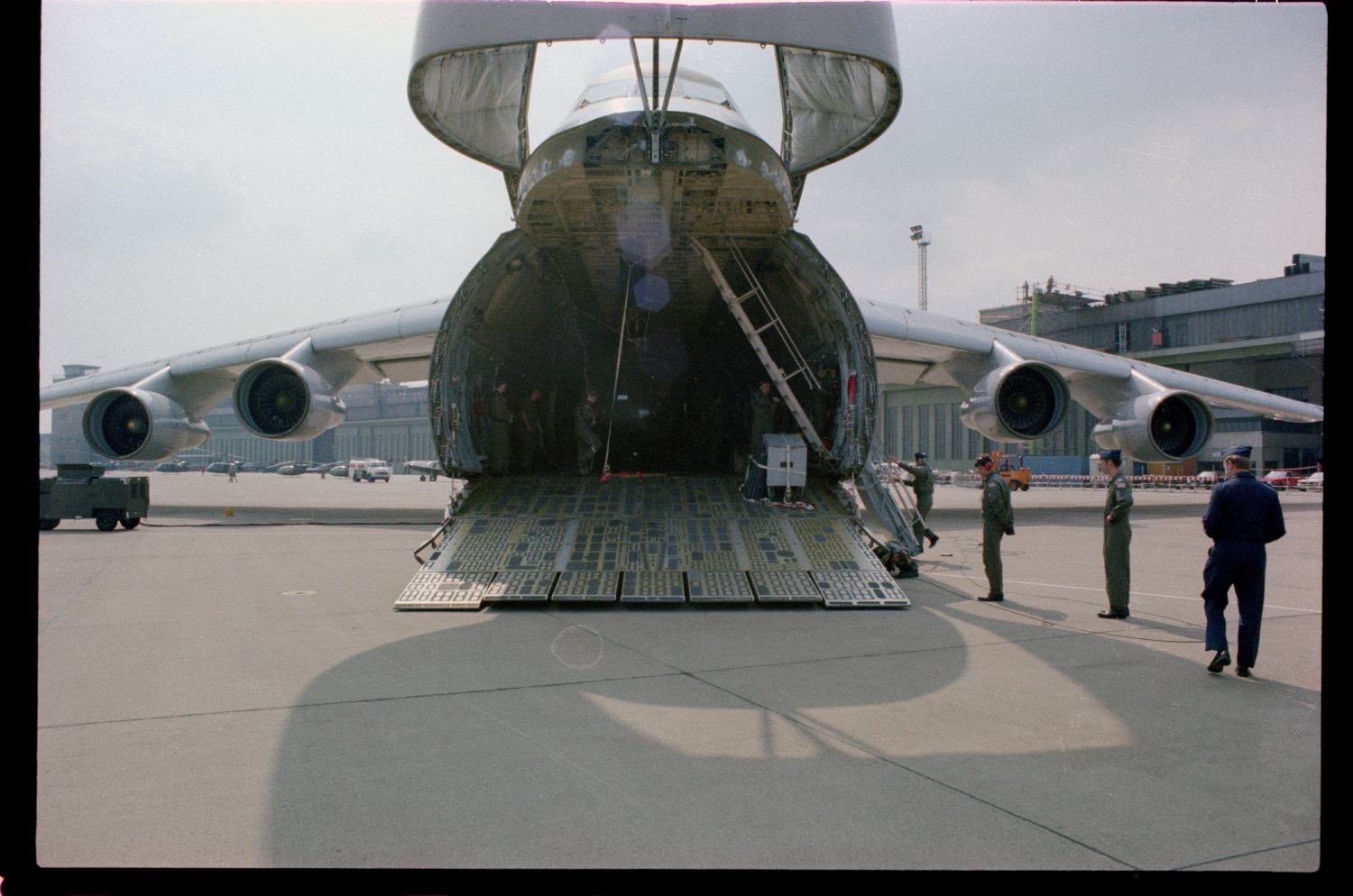 Fotografie: Tag der offenen Tür auf der Tempelhof Air Base in Berlin-Tempelhof