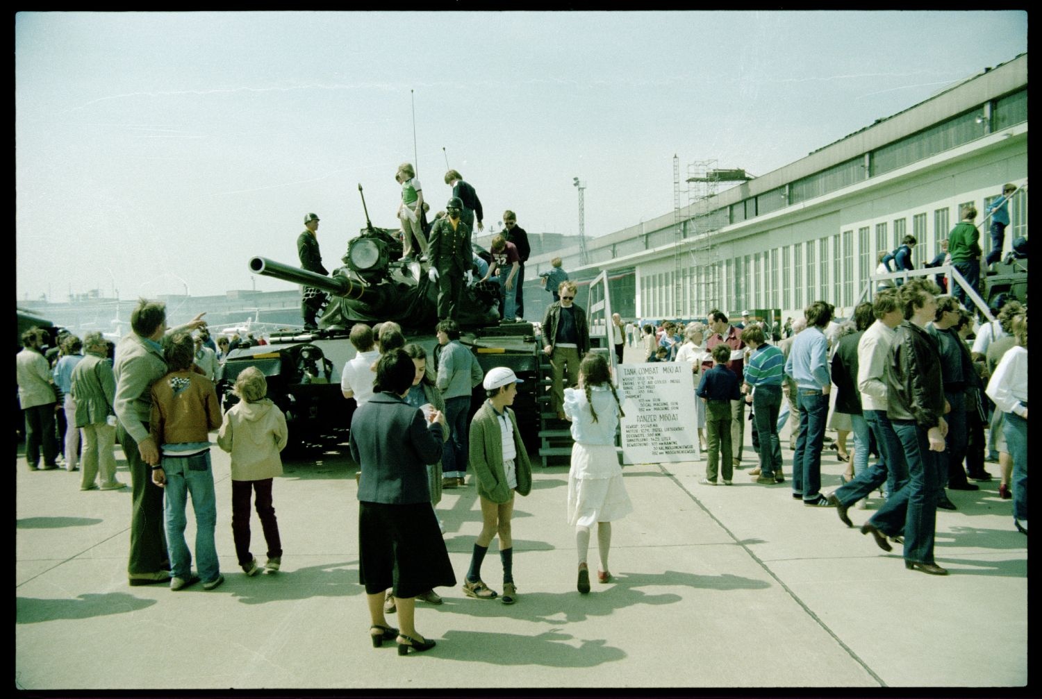 Fotografie: Tag der offenen Tür auf der Tempelhof Air Base in Berlin-Tempelhof