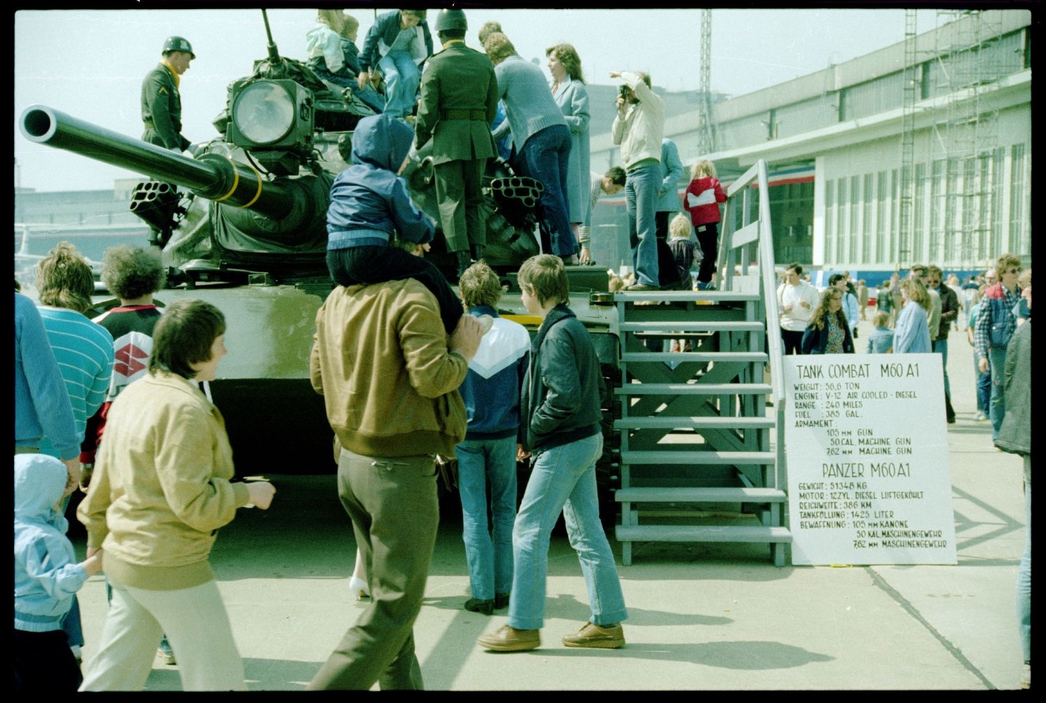 Fotografie: Tag der offenen Tür auf der Tempelhof Air Base in Berlin-Tempelhof