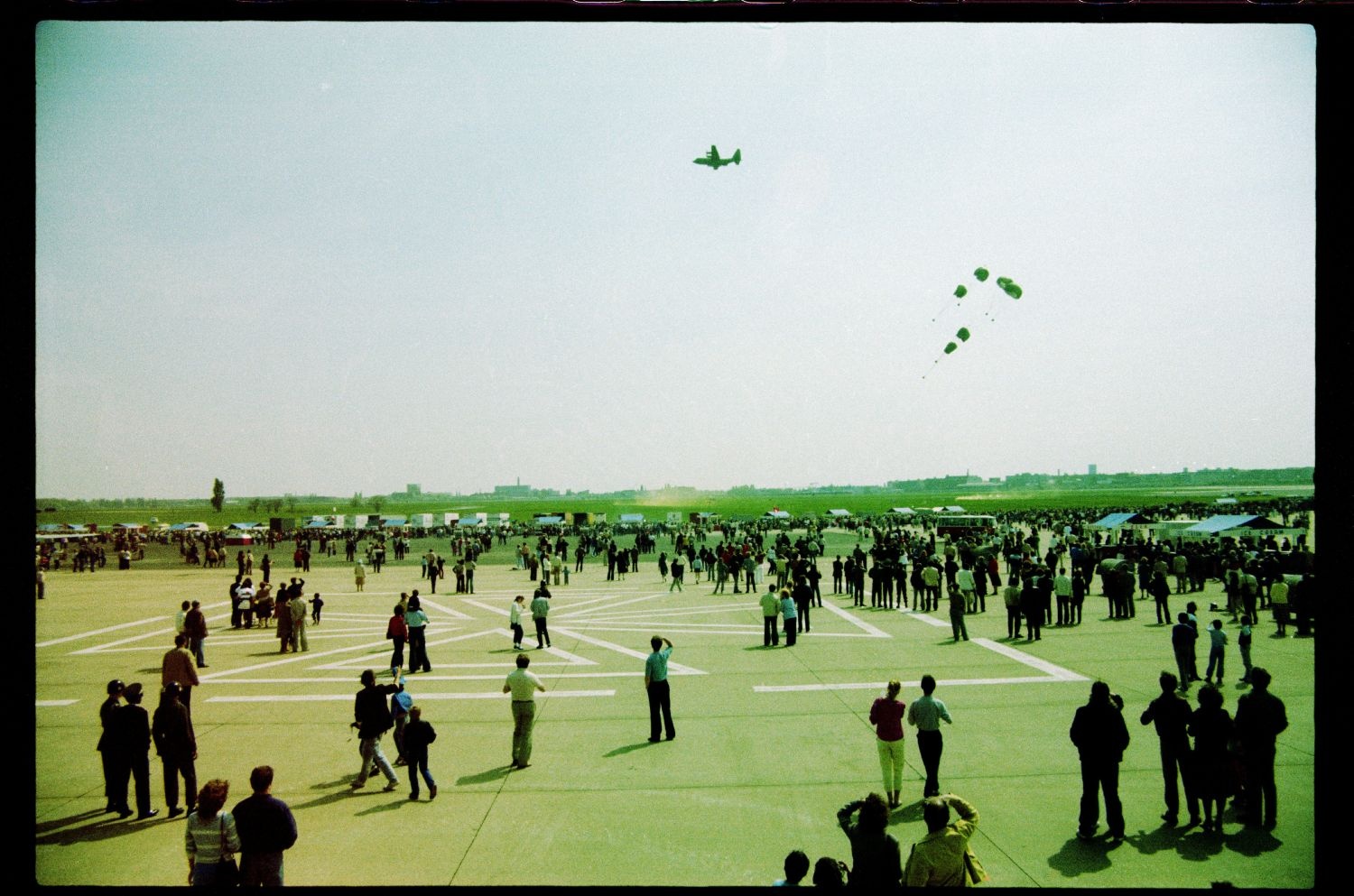 Fotografie: Tag der offenen Tür auf der Tempelhof Air Base in Berlin-Tempelhof