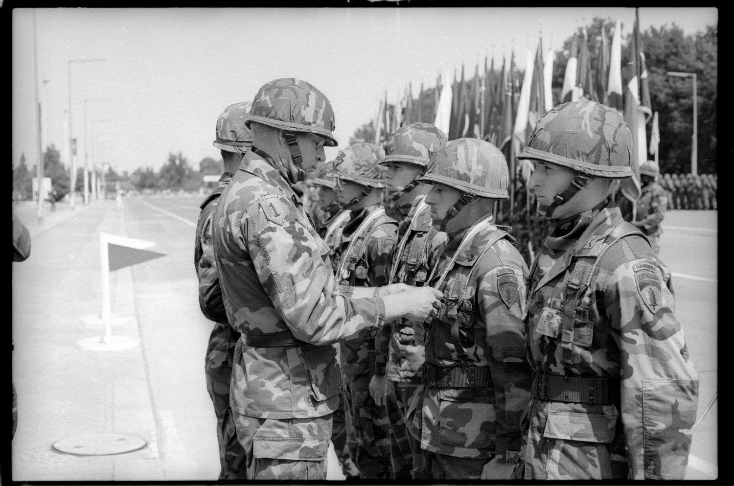 s/w-Fotografie: Recognition Day der U.S. Army Berlin Brigade in Berlin-Lichterfelde