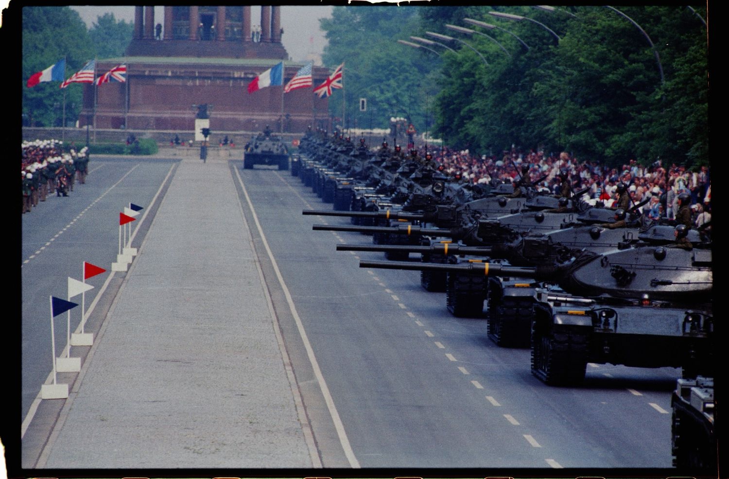 Fotografie: Allied Forces Day Parade in Berlin-Tiergarten