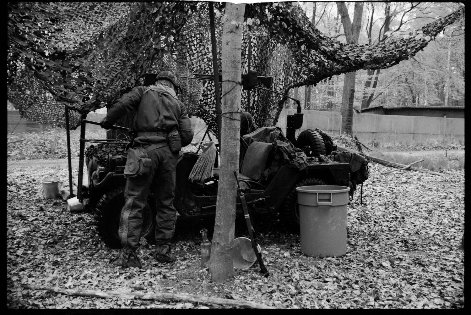 s/w-Fotografie: ARTEP Truppenübung der U.S. Army Berlin Brigade im Berliner Grunewald