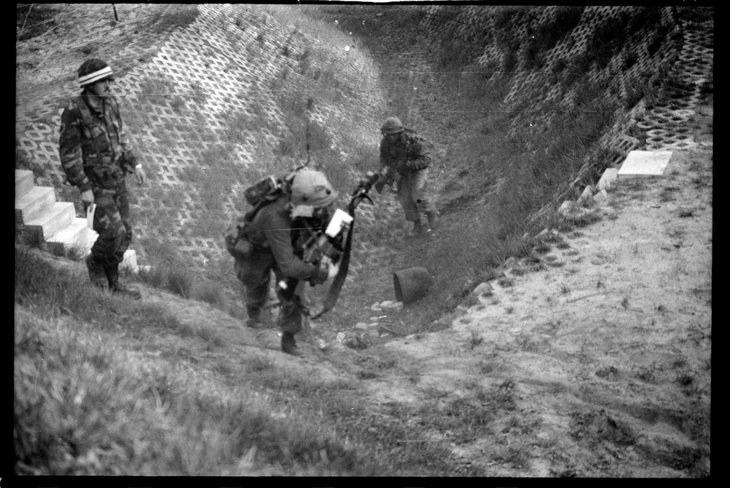 S/w-Fotografie: ARTEP Truppenübung der U.S. Army Berlin Brigade in Ruhleben Fighting City in Berlin-Spandau