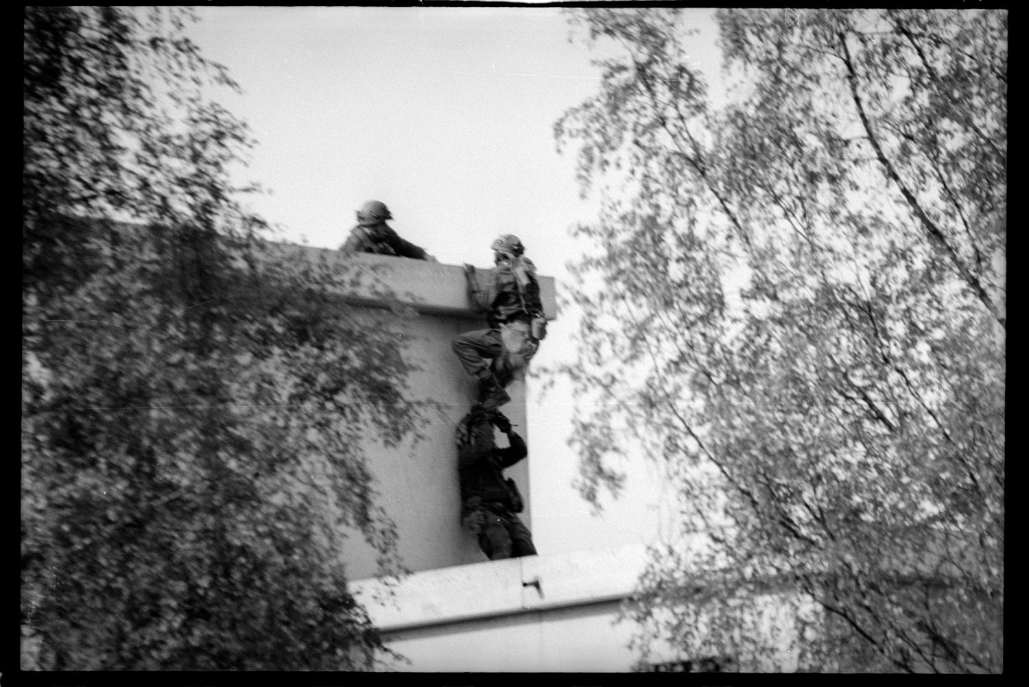 S/w-Fotografie: ARTEP Truppenübung der U.S. Army Berlin Brigade in Ruhleben Fighting City in Berlin-Spandau