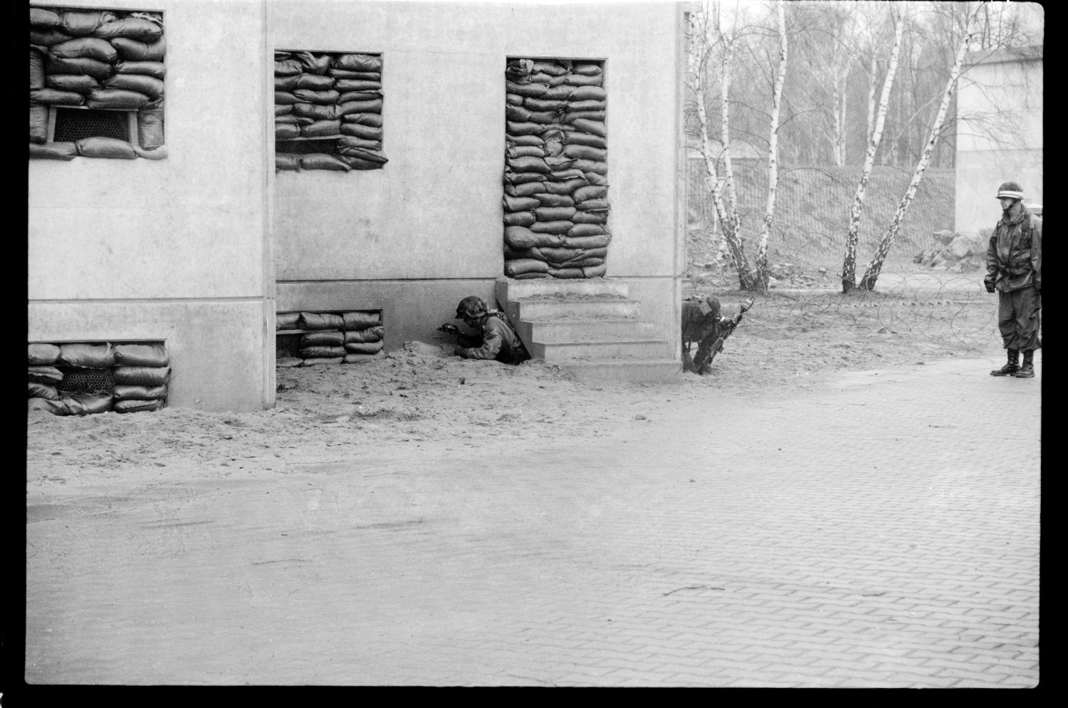 S/w-Fotografie: ARTEP Truppenübung der U.S. Army Berlin Brigade in Ruhleben Fighting City in Berlin-Spandau