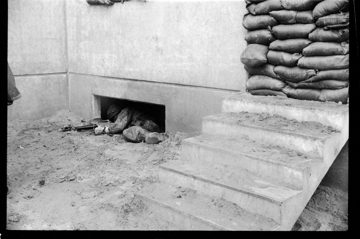 S/w-Fotografie: ARTEP Truppenübung der U.S. Army Berlin Brigade in Ruhleben Fighting City in Berlin-Spandau