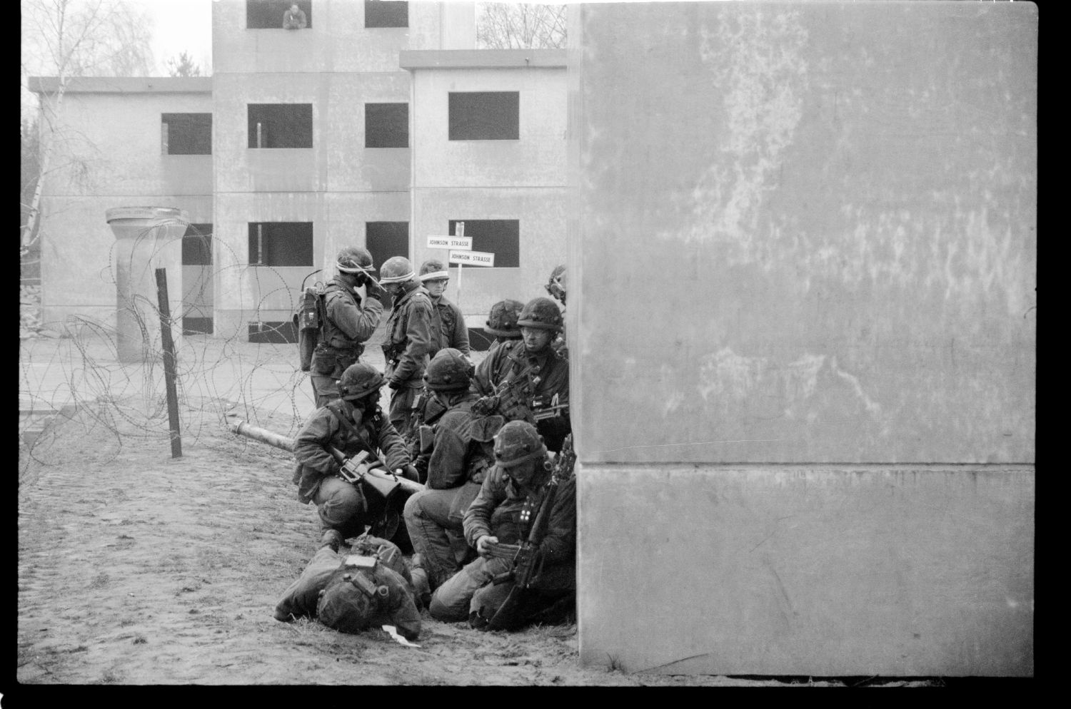 S/w-Fotografie: ARTEP Truppenübung der U.S. Army Berlin Brigade in Ruhleben Fighting City in Berlin-Spandau