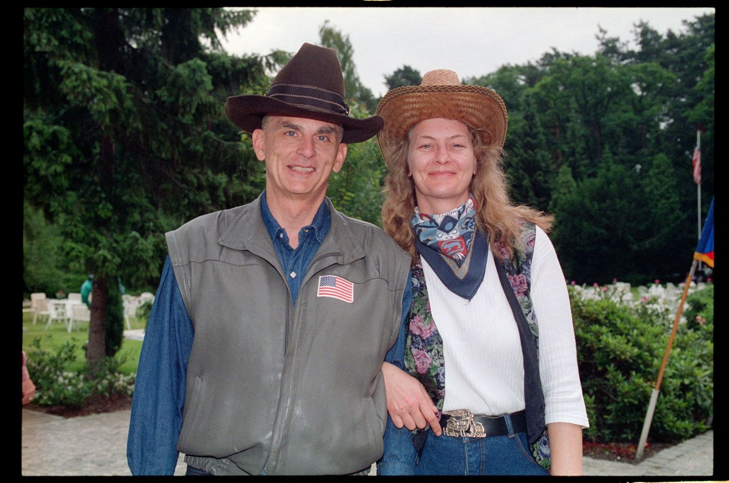 Fotografie: Barbecue bei Major General Walter Yates, Commander U.S. Army Berlin, in Berlin-Dahlem