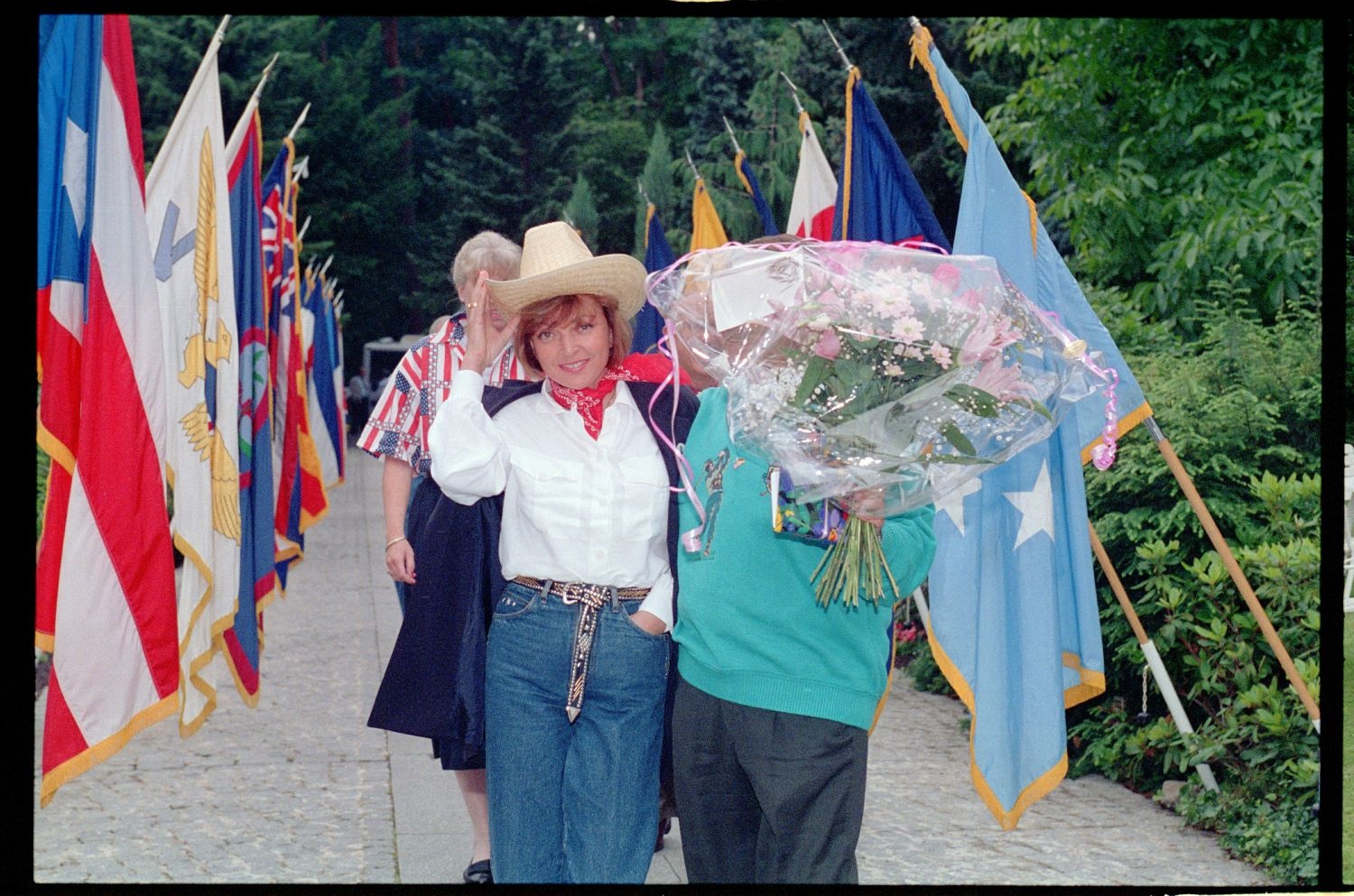 Fotografie: Barbecue bei Major General Walter Yates, Commander U.S. Army Berlin, in Berlin-Dahlem