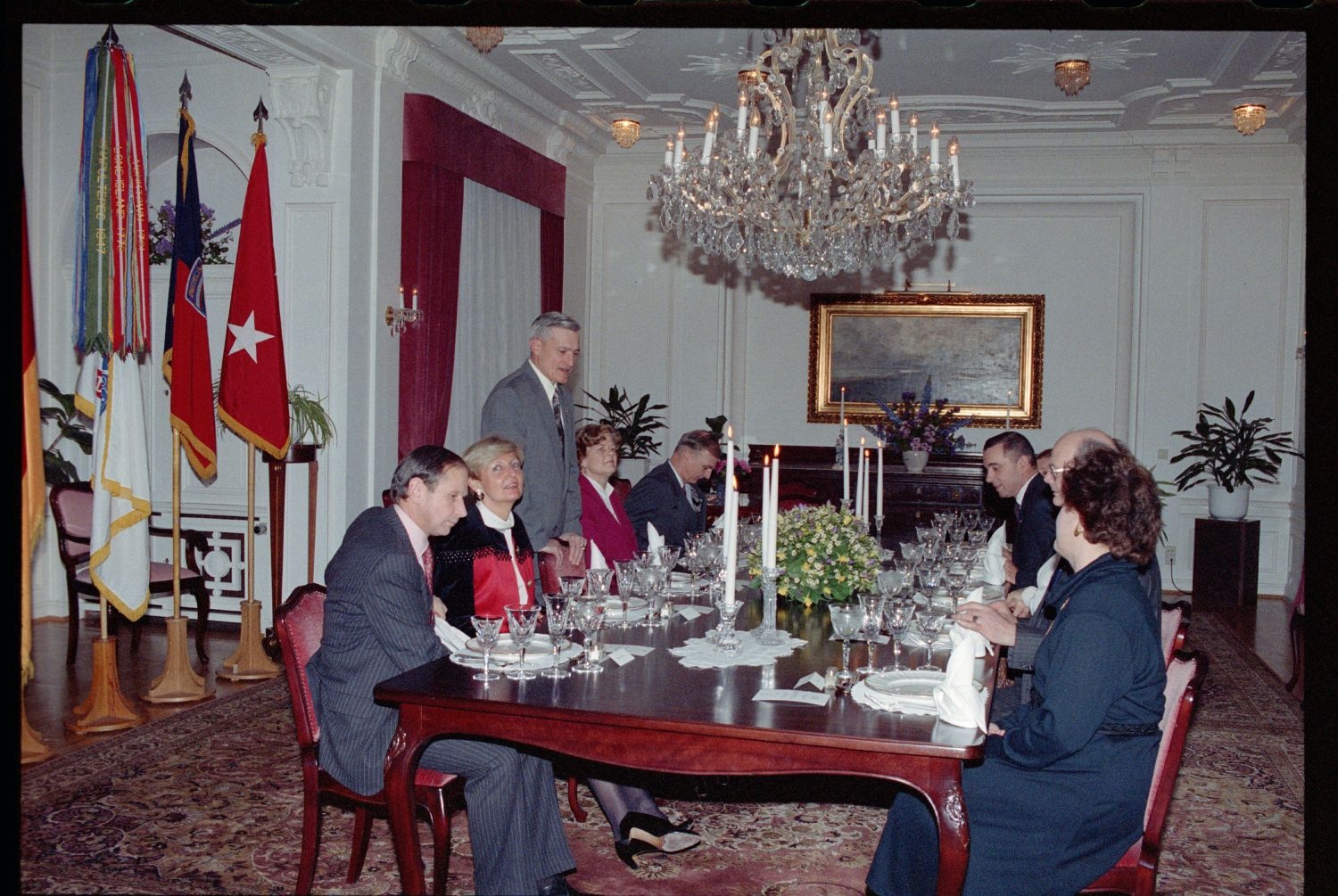 Fotografie: Dinner für Général Roger Gosset in der Residenz von Major General Walter Yates in Berlin-Dahlem