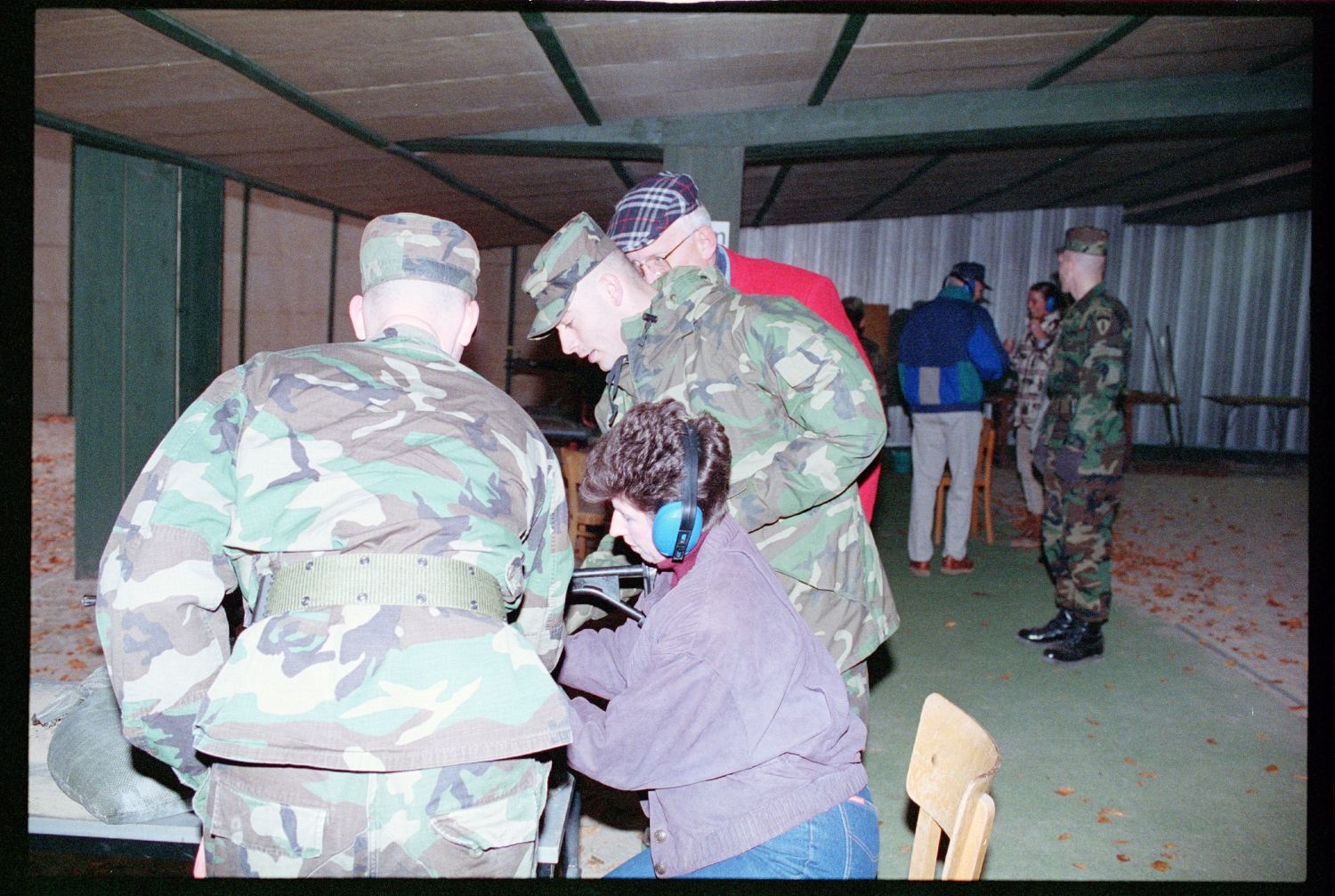 Fotografie: Besucher auf dem Schießplatz Rose Range der U.S. Army Berlin in Berlin-Wannsee