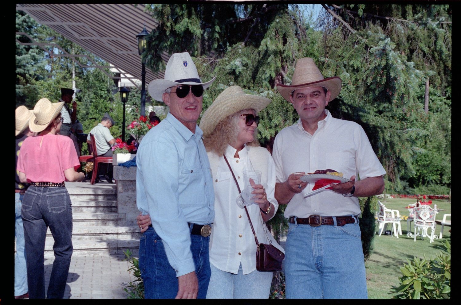 Fotografie: Barbecue bei Brigadier General Walter Yates, Commander U.S. Army Berlin, in Berlin-Dahlem