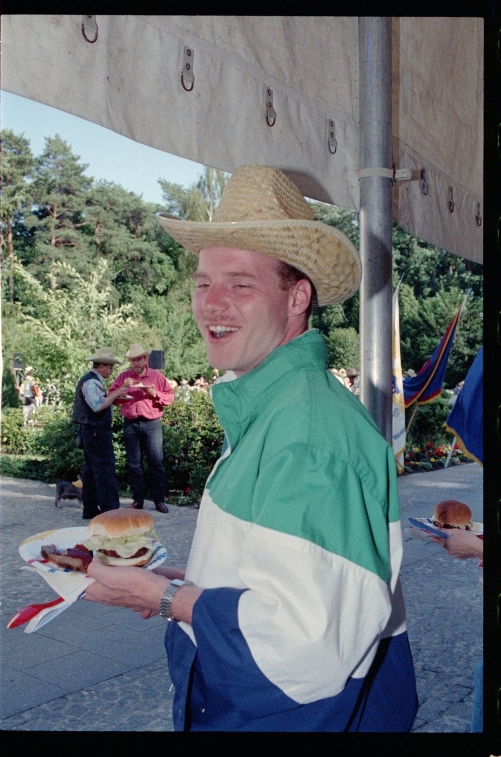 Fotografie: Barbecue bei Brigadier General Walter Yates, Commander U.S. Army Berlin, in Berlin-Dahlem