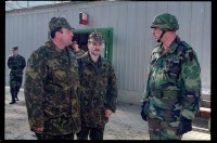 Fotografie: Besuch von Offizieren der russischen Berlin Brigade auf dem Schießplatz Rose Range der U.S. Army Berlin in Berlin-Wannsee