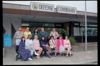 Fotografie: Angestellte des Defense Commissary im Einkaufszentrum Truman Plaza in Berlin-Dahlem