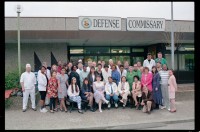 Fotografie: Angestellte des Defense Commissary im Einkaufszentrum Truman Plaza in Berlin-Dahlem