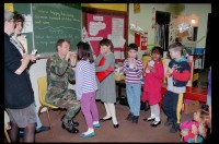 Fotografie: Zahnärztliche Untersuchung in der Thomas A. Roberts School in Berlin-Dahlem