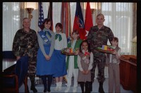 Fotografie: Besuch der Girl Scouts in den Lucius D. Clay Headquarters in Berlin-Dahlem