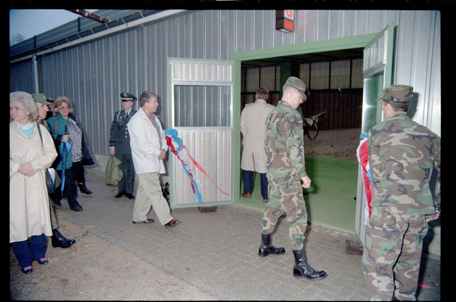 Fotografie: Eröffnung eines neuen Schießstands auf dem Schießplatz Rose Range der U.S. Army Berlin Brigade in Berlin-Wannsee