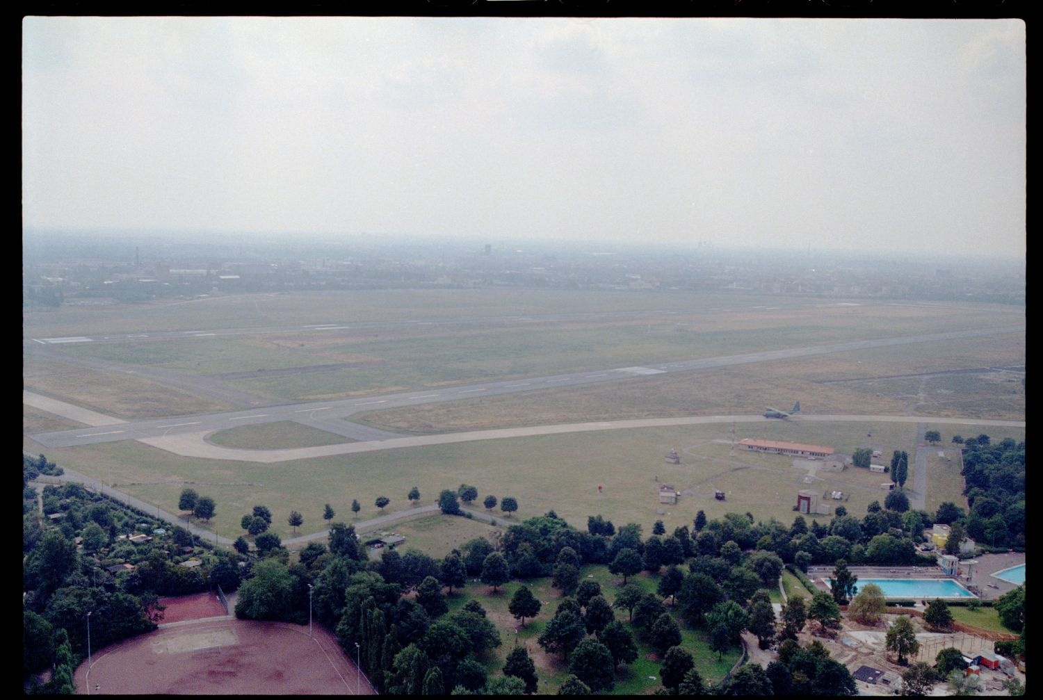 Fotografie: Hubschrauberflug des Aviation Detachment über Berlin