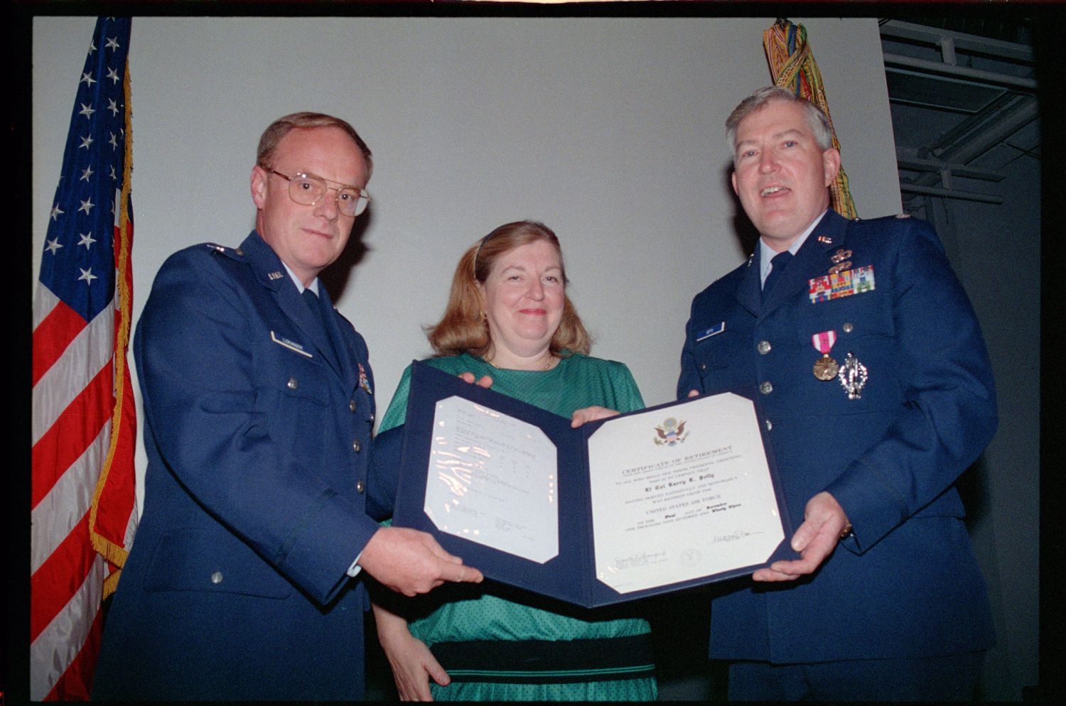 Fotografie: Verabschiedung von Lieutenant Colonel Petty, Commander U.S. Air Force Technical Assistance Field Team, in Berlin-Tempelhof