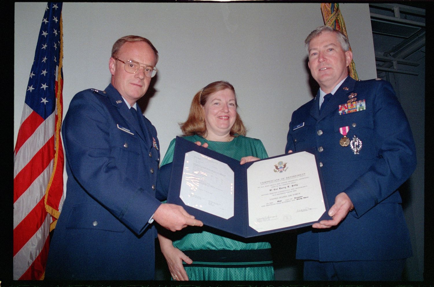 Fotografie: Verabschiedung von Lieutenant Colonel Petty, Commander U.S. Air Force Technical Assistance Field Team, in Berlin-Tempelhof