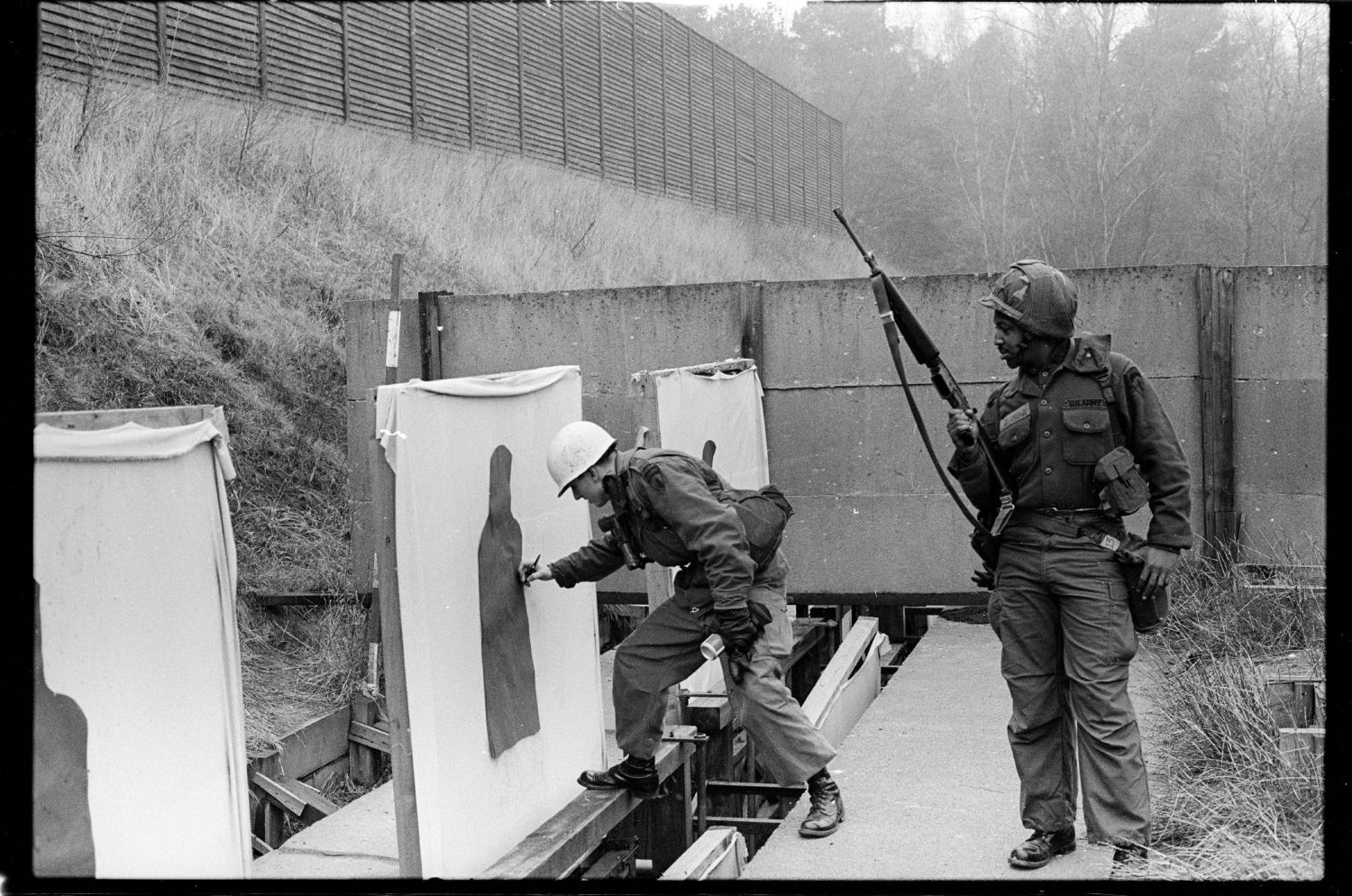 S/w-Fotografie: Schießplatz Keerans Range der U.S. Army Berlin Brigade in Berlin-Zehlendorf