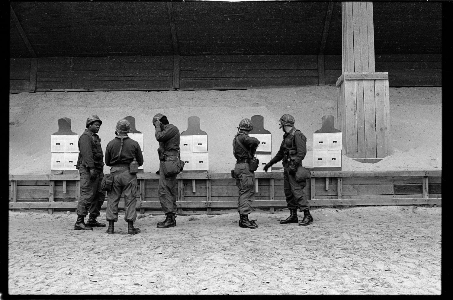 s/w-Fotografie: Schießplatz Keerans Range der U.S. Army Berlin Brigade in Berlin-Zehlendorf