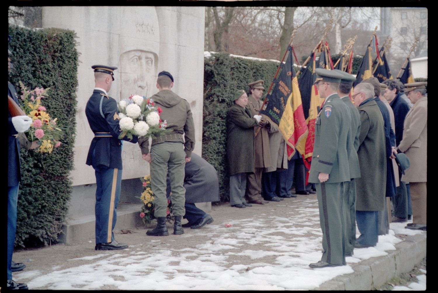 Fotografie: Gedenken an die Gefallenen der Ardennenoffensive in Bastogne, Belgien