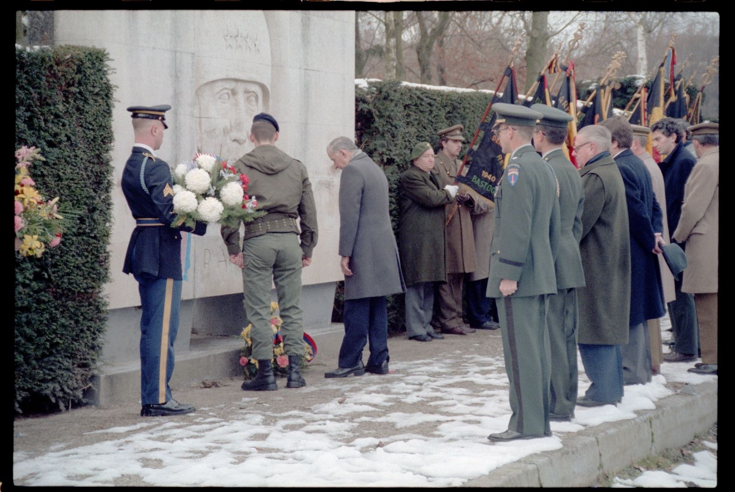 Fotografie: Gedenken an die Gefallenen der Ardennenoffensive in Bastogne, Belgien