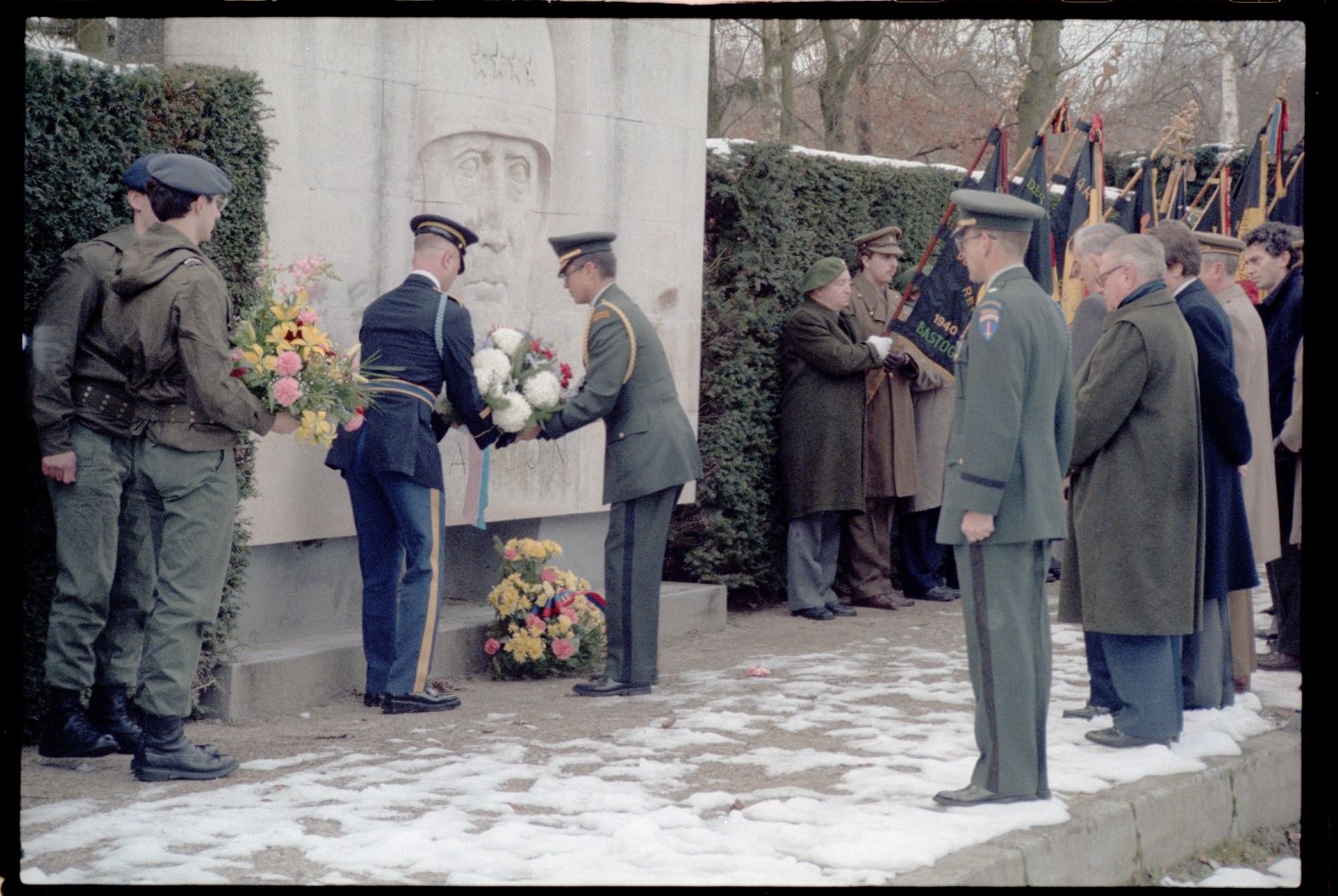 Fotografie: Gedenken an die Gefallenen der Ardennenoffensive in Bastogne, Belgien