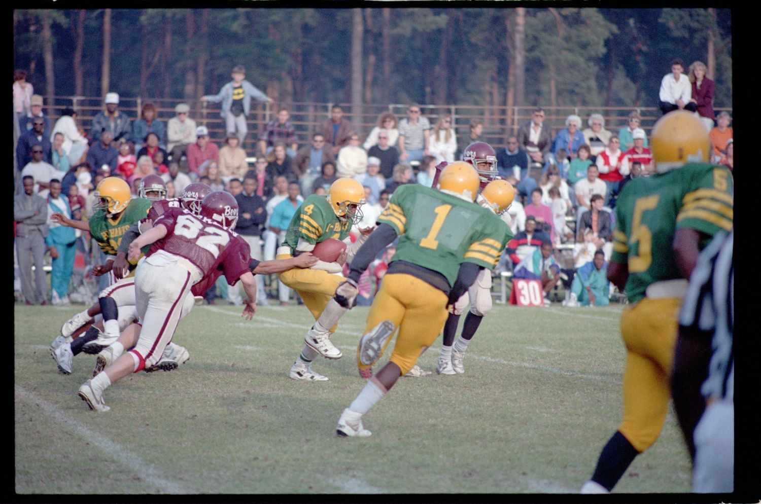 Fotografie: American-Football-Spiel der Berlin Bears gegen die Hi-Hawks an der Berlin American High School in Berlin-Dahlem