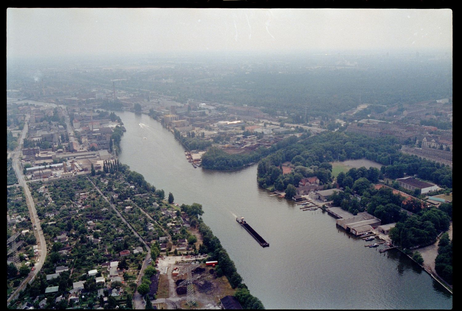 Fotografie: Hubschrauberflug des Aviation Detachment über Berlin