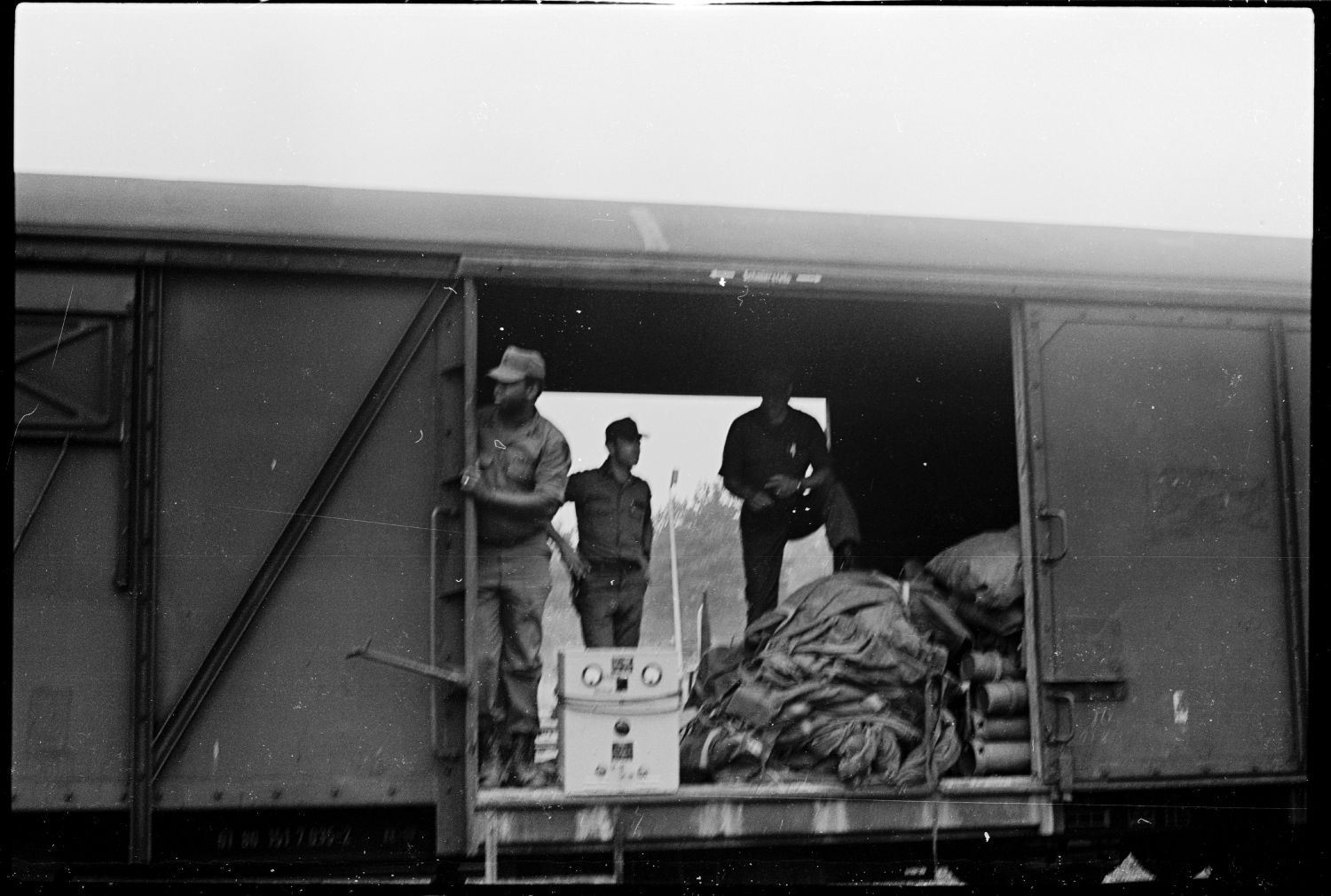 S/w-Fotografie: Transport der U.S. Army Berlin Brigade anlässlich einer Truppenübung in Grafenwöhr in Bayern