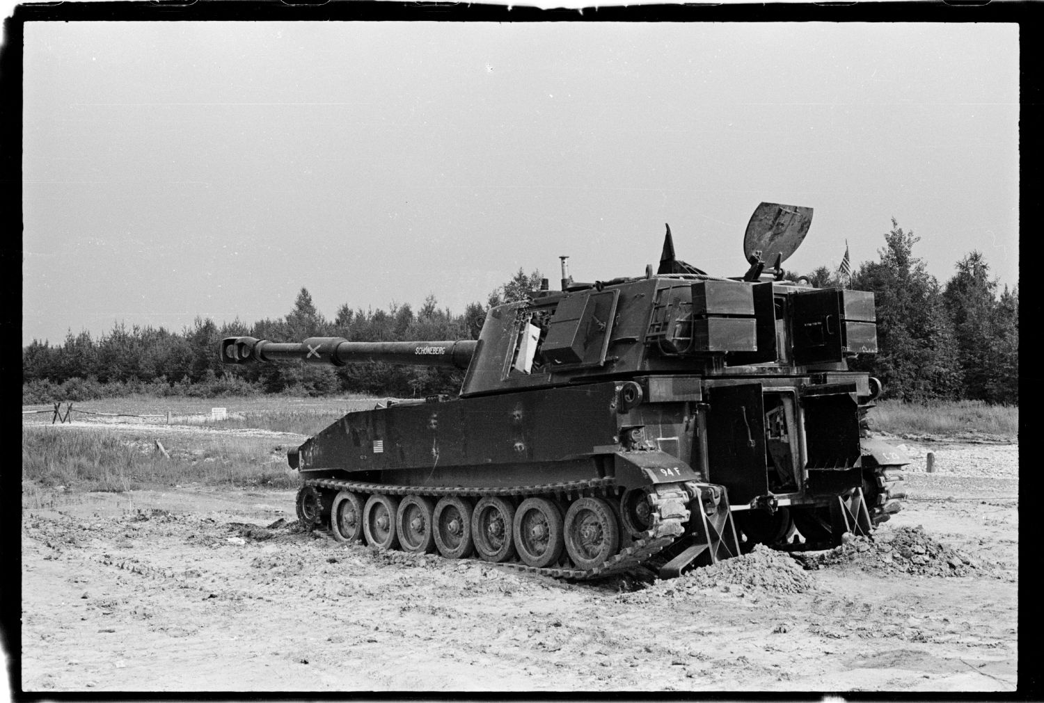 s/w-Fotografie: Übung der C Battery, 94th Field Artillery auf einem Truppenübungsplatz in West-Deutschland